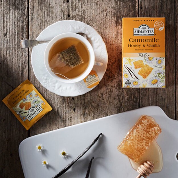 Vaisių ir žolelių arbata AHMAD Camomile Honey & Vanilla, 20 arbatos pakelių x 2 g, vokeliuose 2