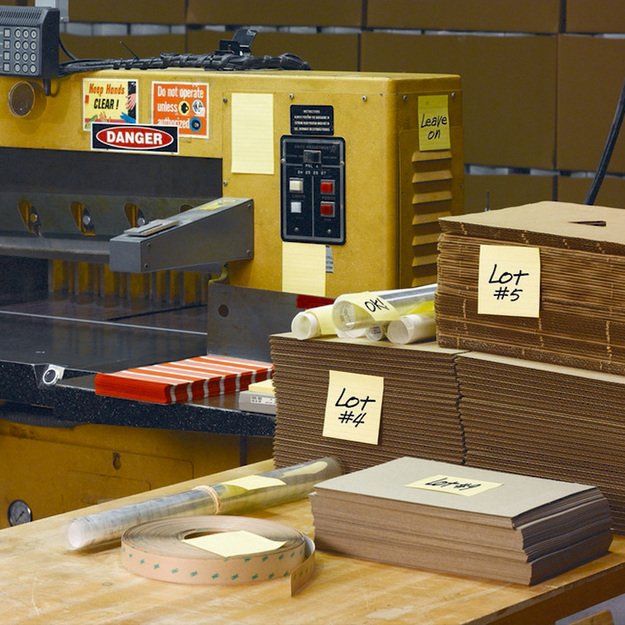 Lipnūs lapeliai Post-it Super sticky kubas, 76 x 76 mm, 350 lapelių, geltona 1