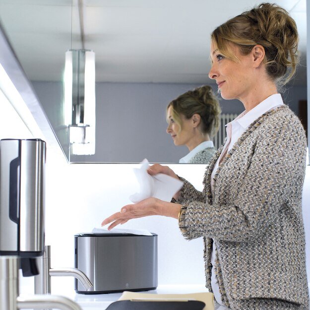 Laikiklis popieriniams rankšluosčiams TORK Xpress Countertop Multifold, 218 x 116 x 323 mm (460005) 2