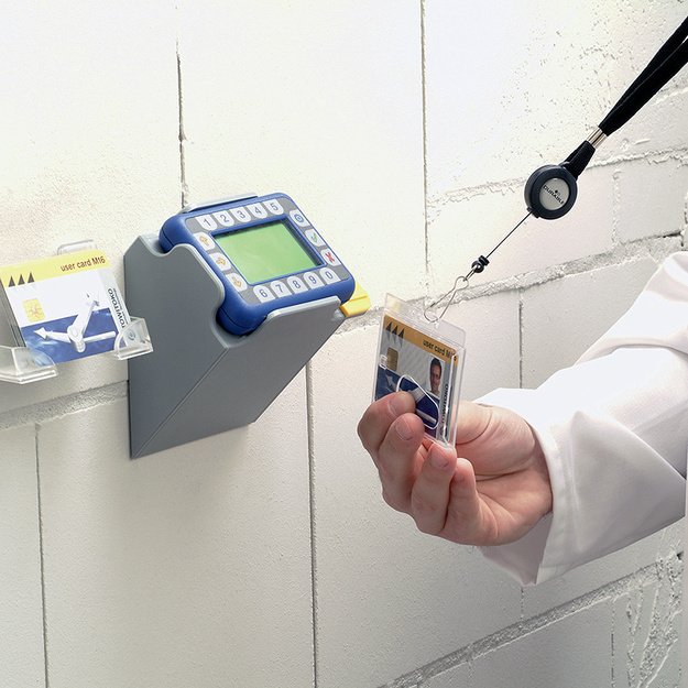 Laikiklis vardinei kortelei su dirželiu DURABLE 2